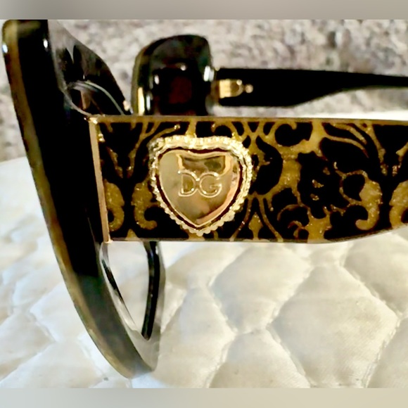 Dolce & Gabbana™ Devotion
DG4359 32148G 52 - Damasco
Glitter Black on Black - Picture 10 of 13